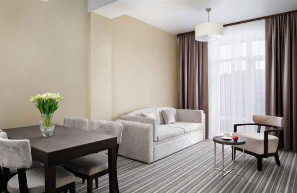 u6urcKBn_800x52154